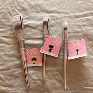 IT Cosmetics Silver Makeup Brushes Set